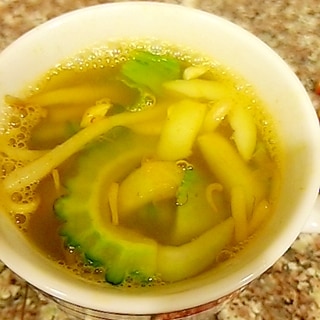 チンゲン菜とゴーヤのトムヤムスープ